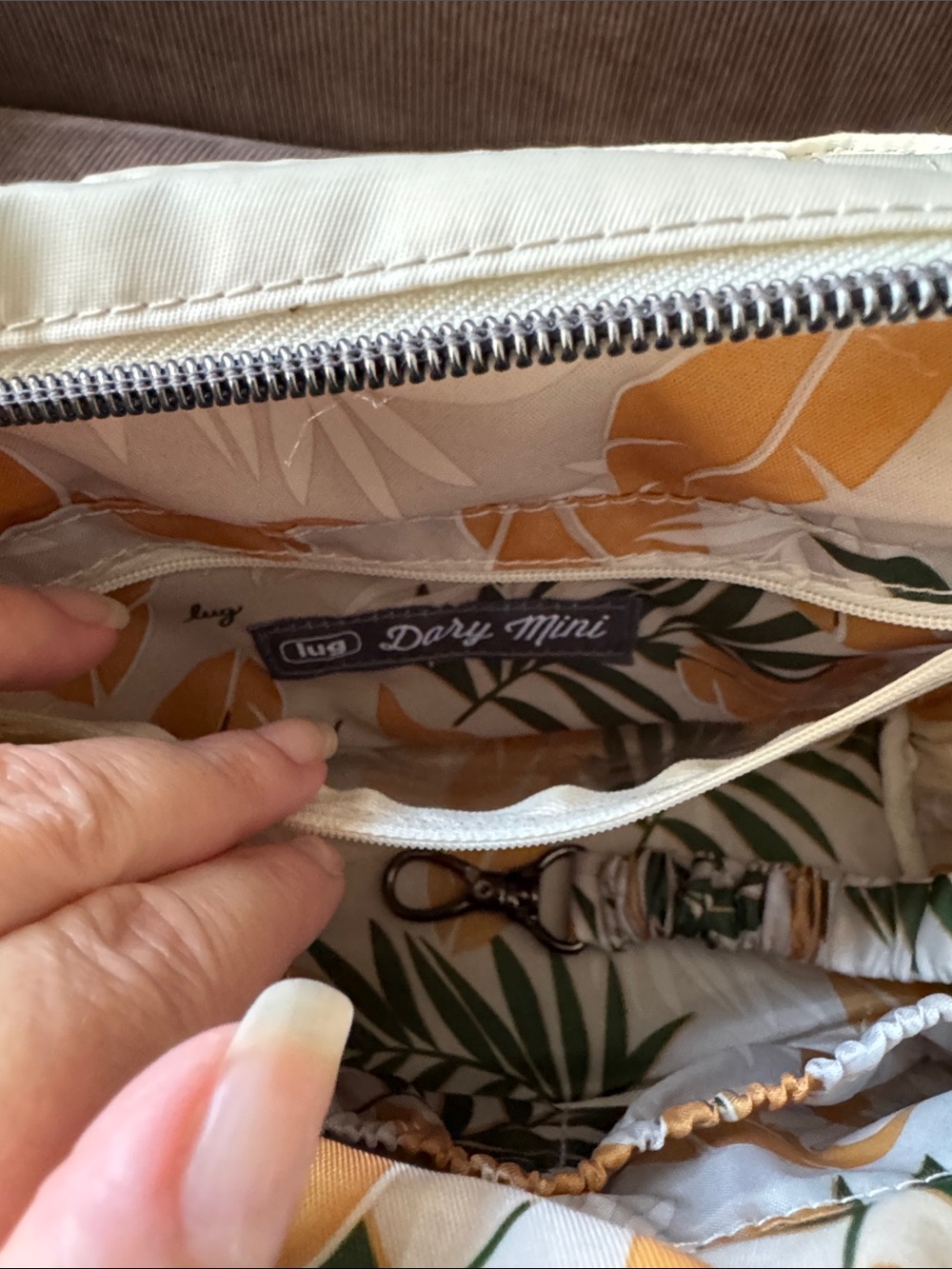 lug Dory Mini Cream Crossbody Tote - Picture 7 of 9